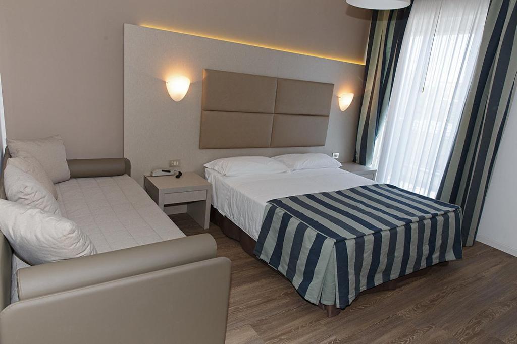 Superior Triple Room with Lateral Sea View,677885895:JPEG